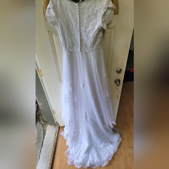 Flattering Summer Wedding Dress - Picture 6 of 10